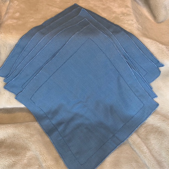 Set of 5 cornflower blue fabric napkins 15-1/2” - Picture 3 of 4